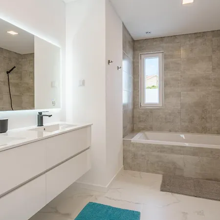 Venus With Jacuzzi And Private Pool 빌라 *